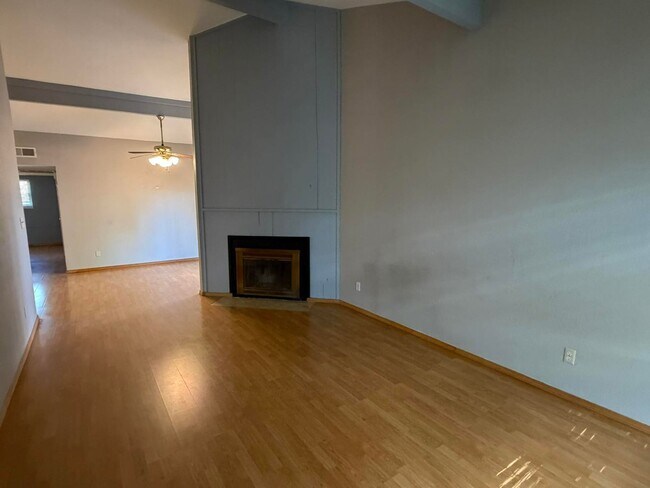 Foto del edificio - 3731-3733 Scallop Court