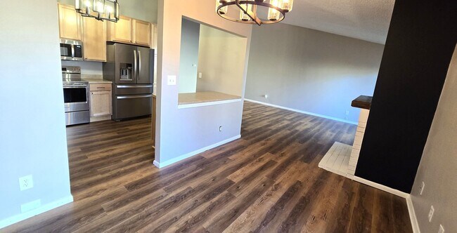 Foto del edificio - 3 Bedroom, 2 Bathroom, Home With A 2 Car Garage For Rent In Indian Hills