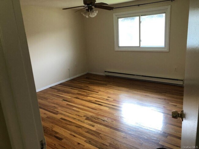 Building Photo - 804 Parr Meadow Dr