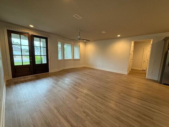Foto del edificio - Gulf Breeze - 4 bedroom, 2.5 bathroom - lawn care included