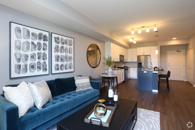 1BR, 1BA - Living Room - Deer Park Crossings