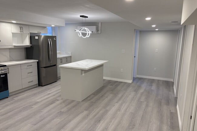 Building Photo - 63 Teskey Cres