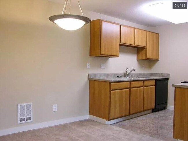 Kitchen - 16817 Larch Way