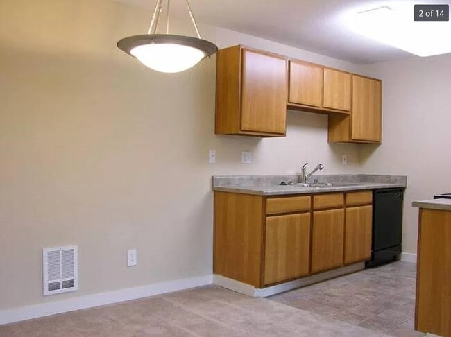 Kitchen - 16817 Larch Way