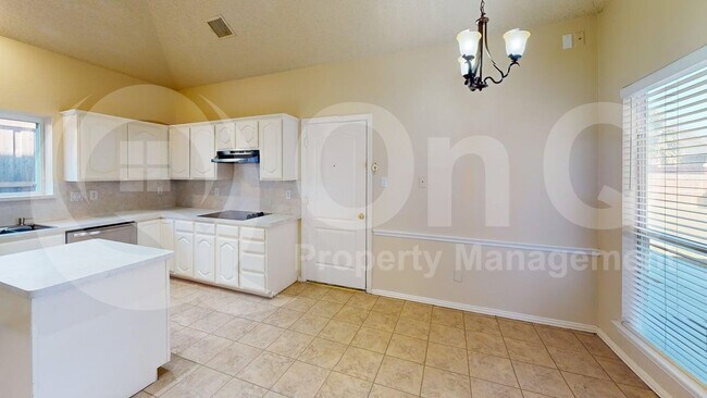Building Photo - 705 Pine Lakes Dr