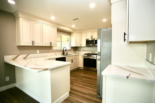 Building Photo - Valle Caballo Ln