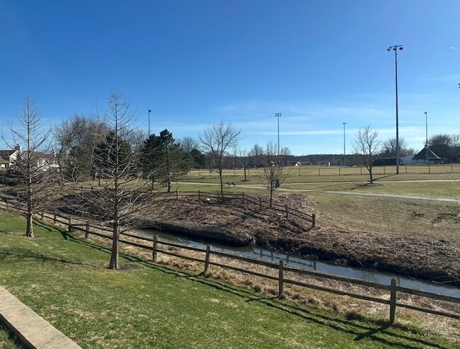 Building Photo - 633 W Streamwood Blvd