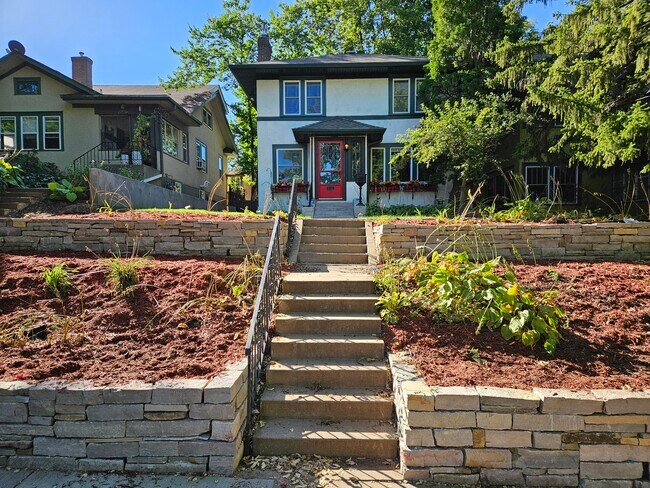 Foto del edificio - 4732 Harriet Ave