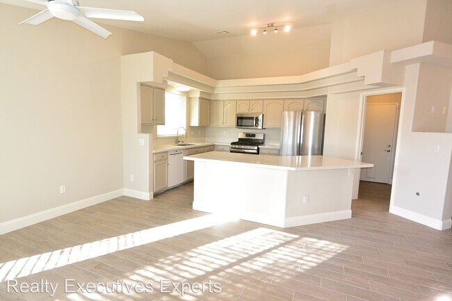 Building Photo - 3 br, 2 bath House - 8313 Divernon Ave