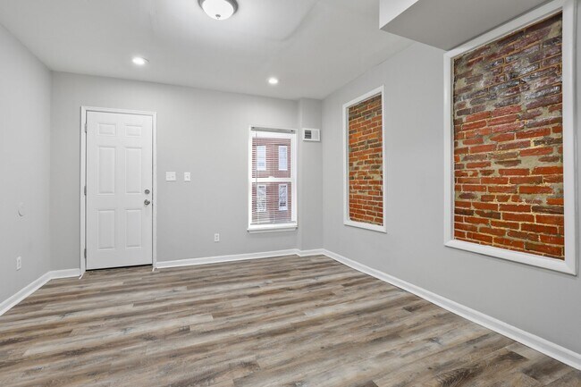 Building Photo - Fully Renovated & Fenced Backyard!