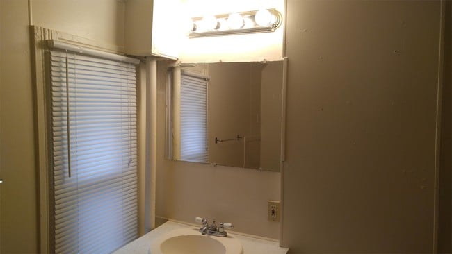 Building Photo - 4053 Walker Ave