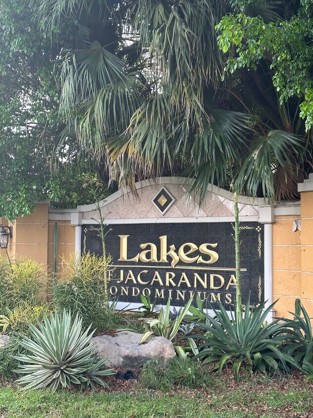 Lakes of Jacaranda - 10725 Cleary Blvd