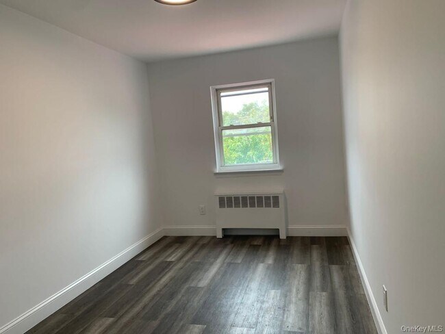 Building Photo - 4410 Baychester Ave