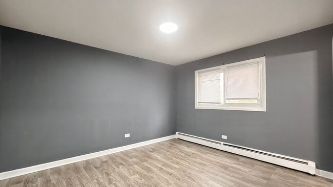 Building Photo - 8627 S Ingleside Ave
