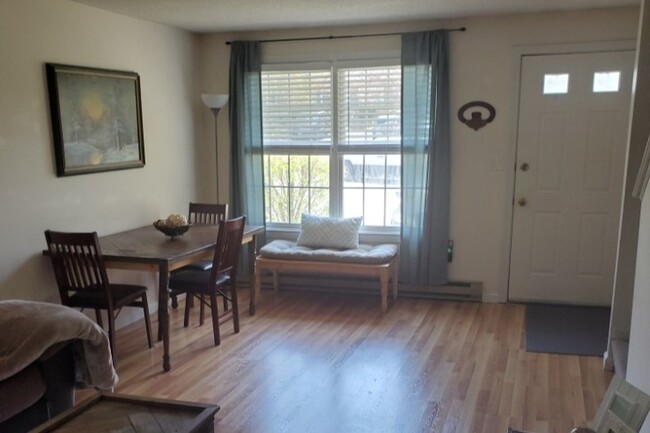 Foto del edificio - 12 Countryside Ln