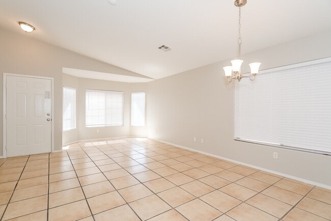 Foto del edificio - 5216 Backwoodsman Ave