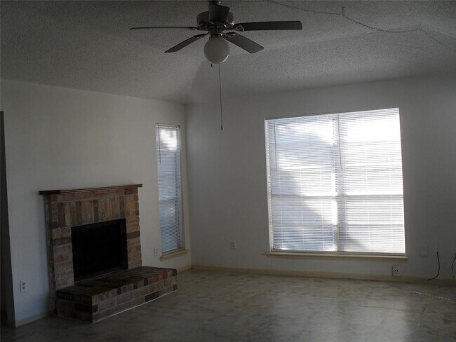 Building Photo - 8703 Kindlewood Dr