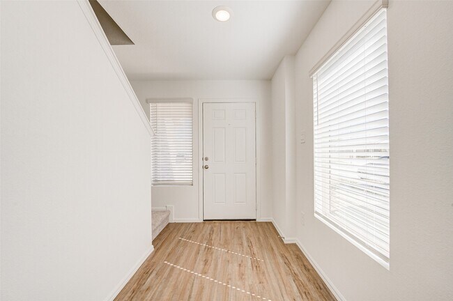 Foto del edificio - 17827 Pemswood Dr