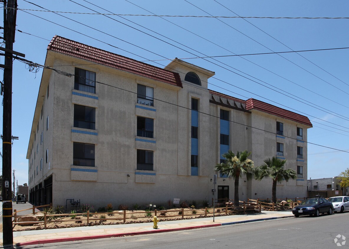 Building Photo - Por Of Monroe Manor