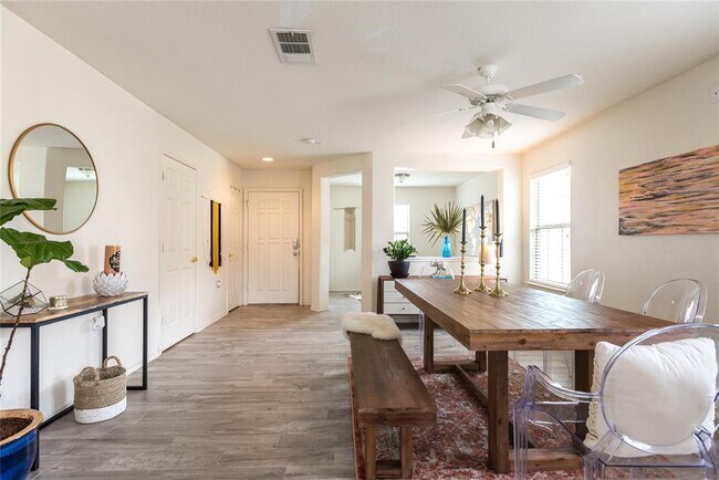 Foto del edificio - 5511 Apple Orchard Ln