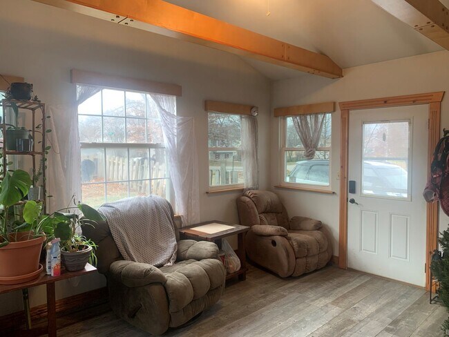 Foto del edificio - 4 Bedroom, 2 Bathroom Home Availabe!