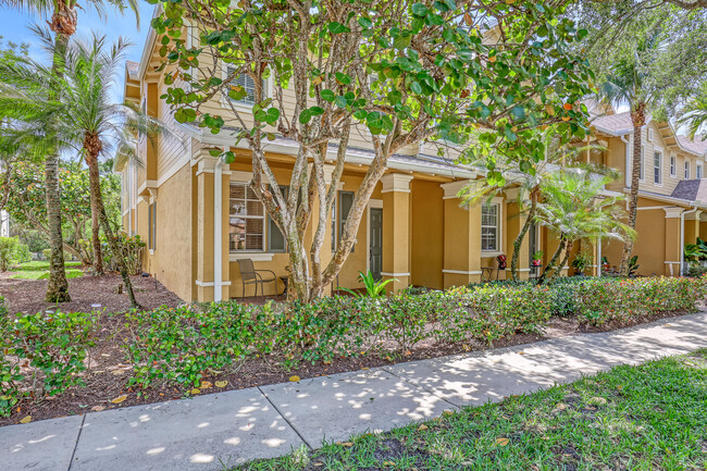 Foto del edificio - 339 E Bay Cedar Cir