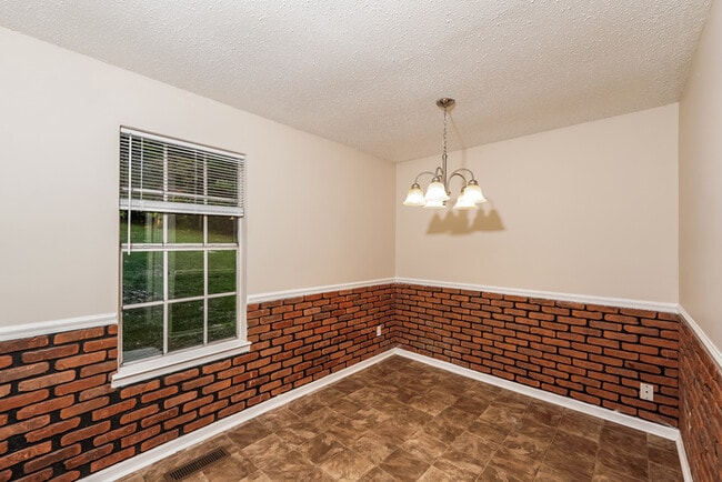 Building Photo - 5938 Dewey Heights Rd