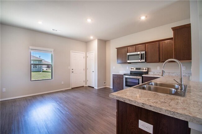 Foto del edificio - 1751 Eveningshade Ln