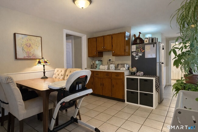 Building Photo - 15 E Main St