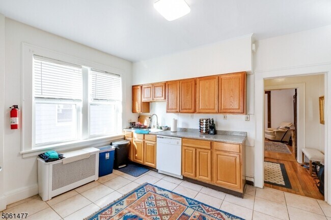 Foto del edificio - 60 Elmwood Ave