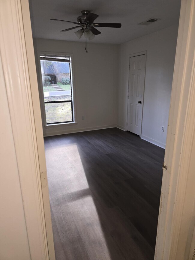 Foto del edificio - 108 Bent Creek Cir N