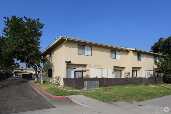 Building Photo - 285 Sycamore Rd