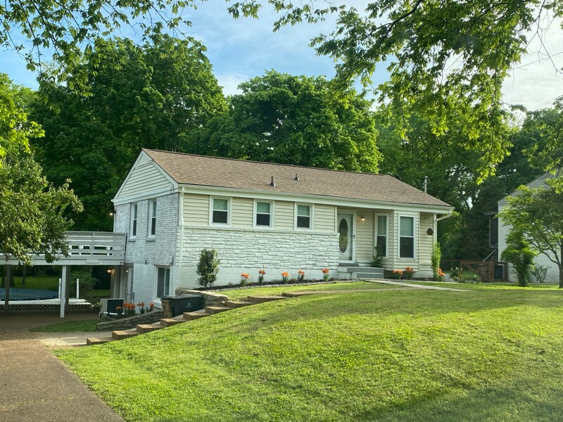 Foto principal - 828 Lemont Dr