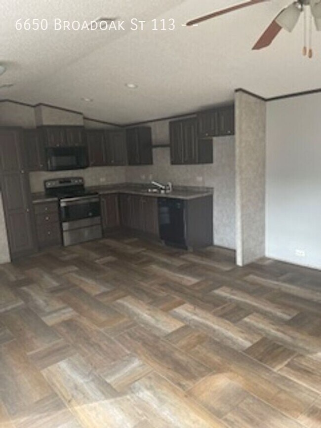 Foto del edificio - 6650 Broadoak St