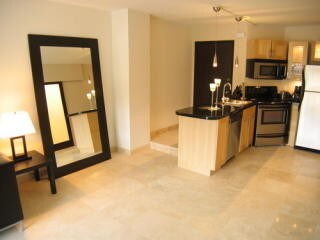 Primary Photo - Renovated Penthouse 1 bed plus den