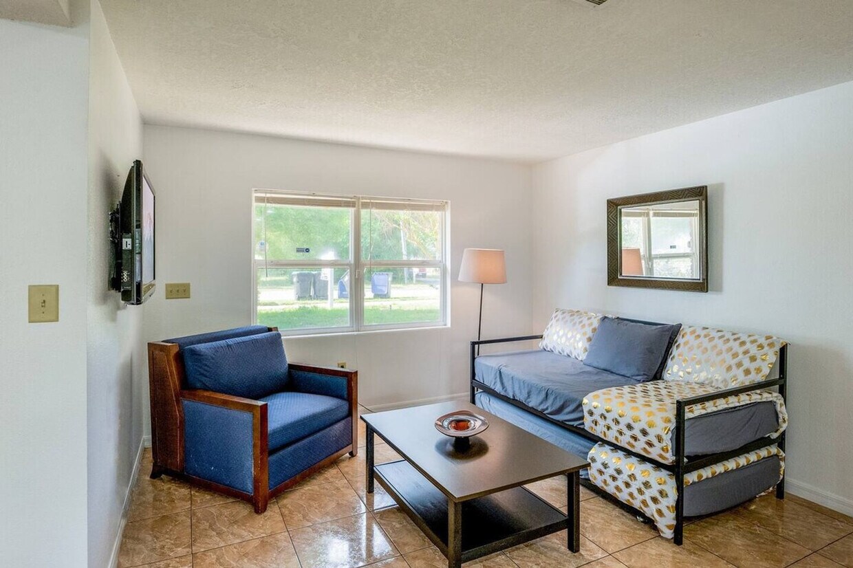 Foto principal - 2704 Raeford Rd