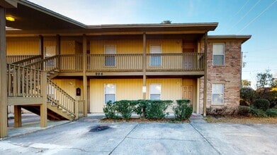 Building Photo - 896 Silverwood