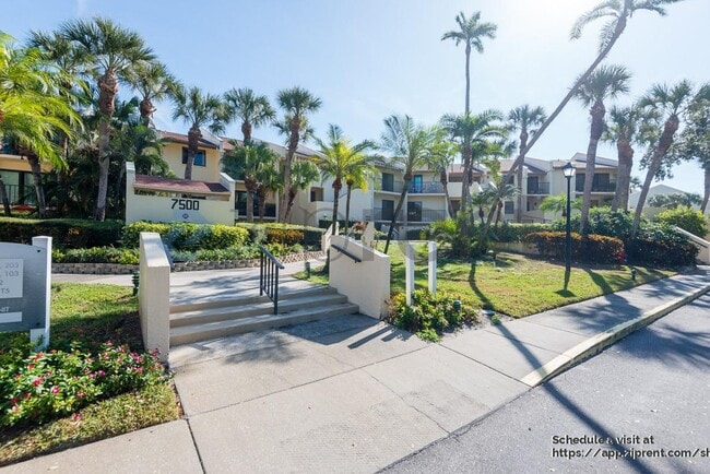 Building Photo - 7500 Sunshine Skyway Ln S