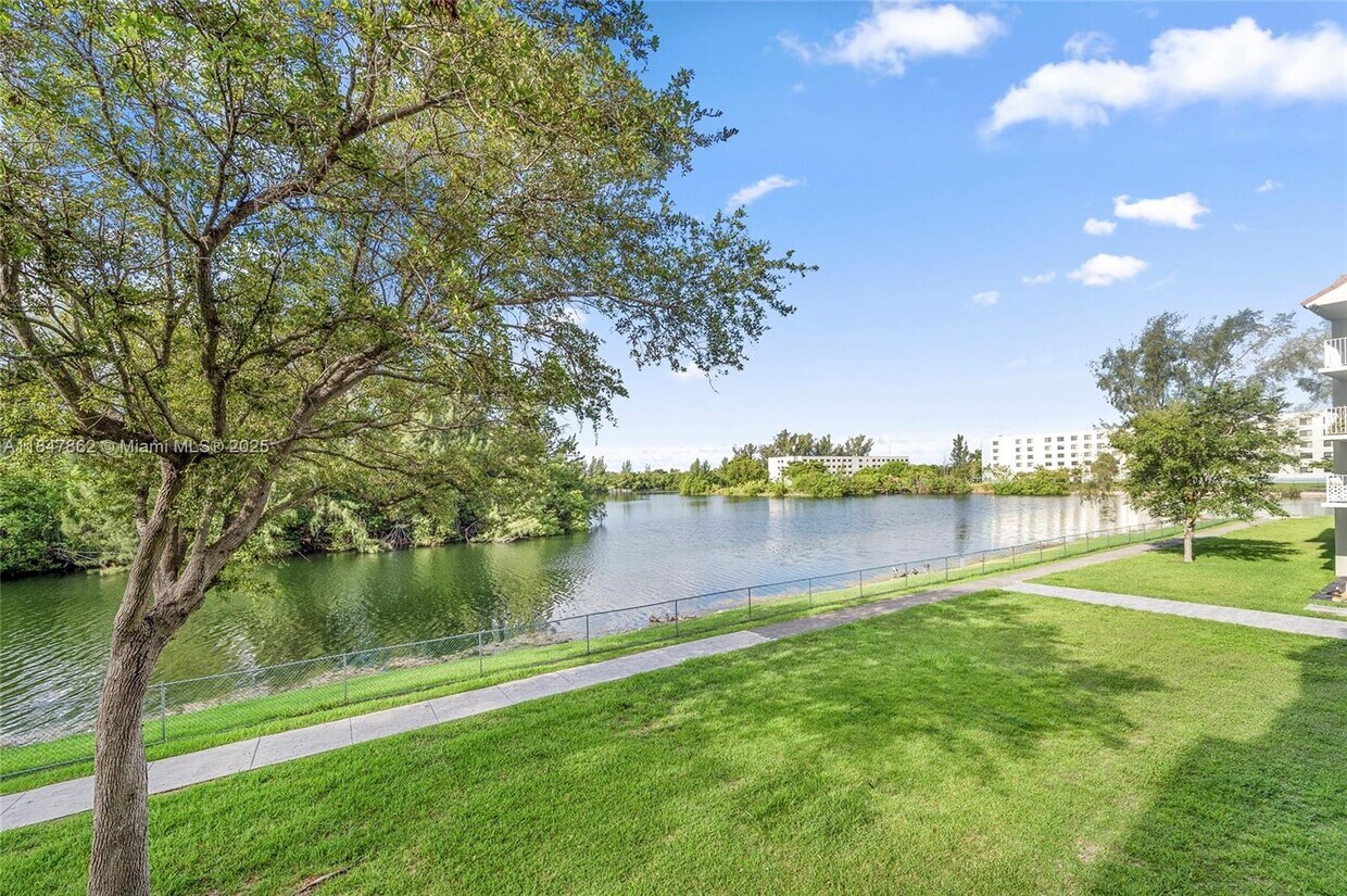 Primary Photo - 8240 SW 210th St