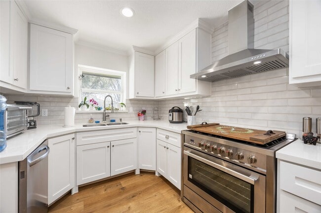 Building Photo - 2011 De Milo Dr