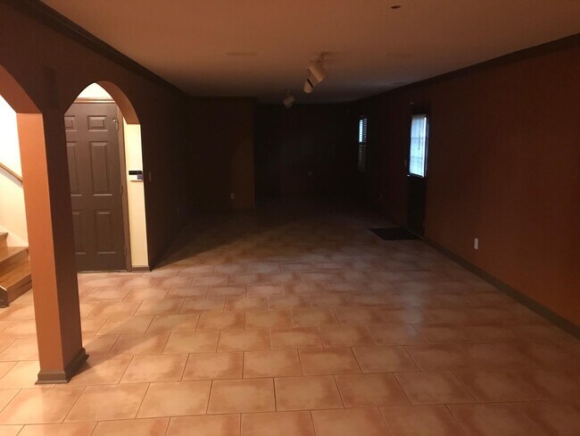 Building Photo - 2610 Lone Oak Trail