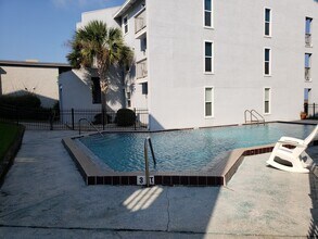 Building Photo - 3200 S Fletcher Ave