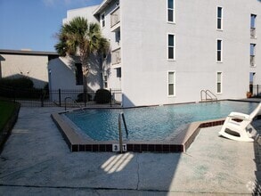 Building Photo - 3200 S Fletcher Ave