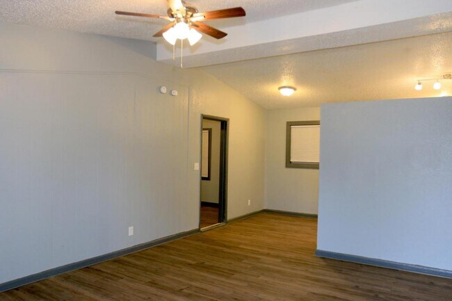 Foto del edificio - 5433 N Hartford Ave