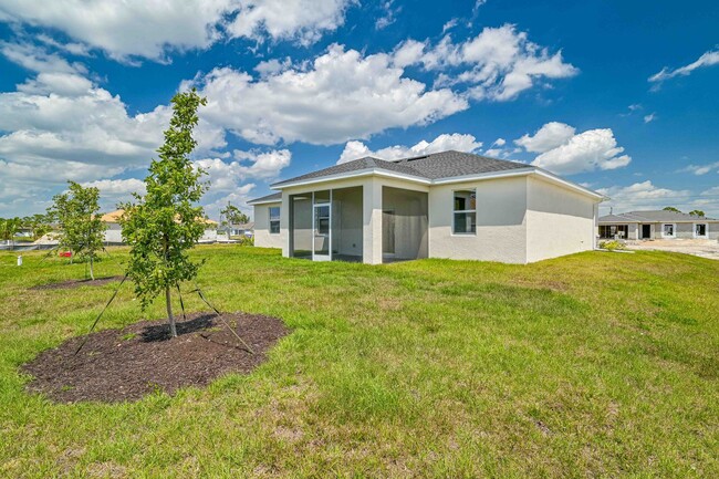 Foto del edificio - ** 3 + Den Home in NW Cape ~ 2 Car Garage **