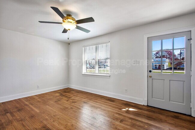 Building Photo - 205 Duncan St