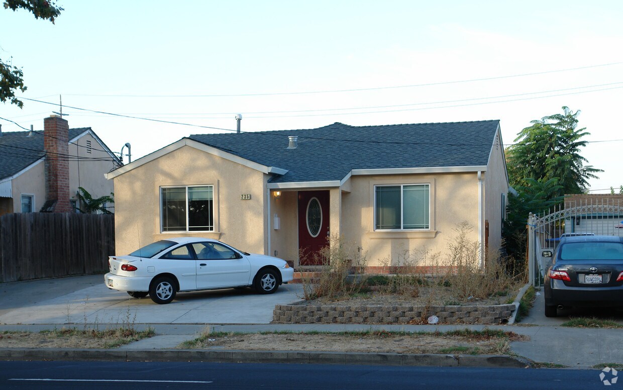 Primary Photo - 235 N 11th St