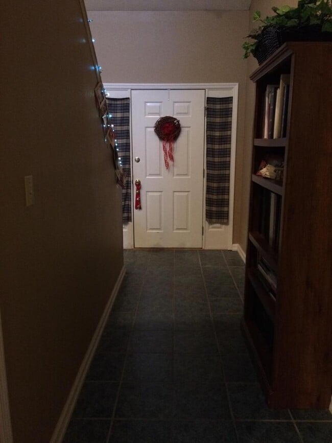 Foto del edificio - Not a Rental Listing – For Adding a Tenant to Existing Lease Only