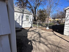 Building Photo - 840 N Belmont Ave