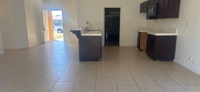 Foto del edificio - 530 Sunset Meadow Ln